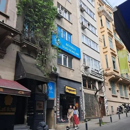 Lägenhet Turizmin Tam Ortasinda! Istiklal Caddesi 1 Dakika! Istanbul